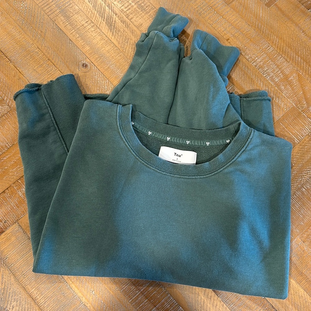 Aritzia TNA Cropped Sweatshirt